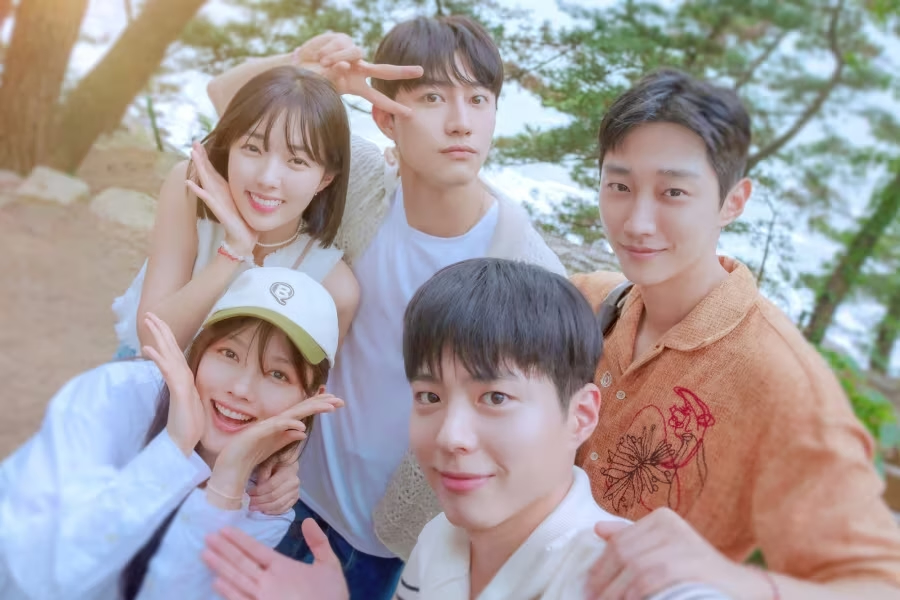 soompi's tweet photo. “#LoveInTheMoonlight” 10th Anniversary Variety Show Confirms Broadcast Date
https://t.co/b6JwjRBqmE https://t.co/NXkdNumYCw