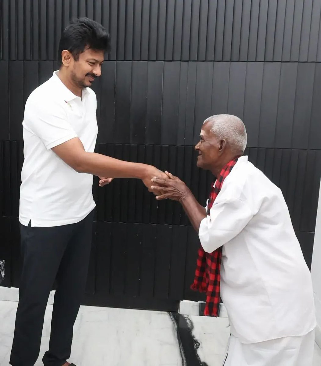 46Mmp's tweet photo. குறிஞ்சி இல்லத்தில் ❤️😍
#udhayanidhistalin #love #picoftheday #dmk_blood https://t.co/VSnR0aOg6c
