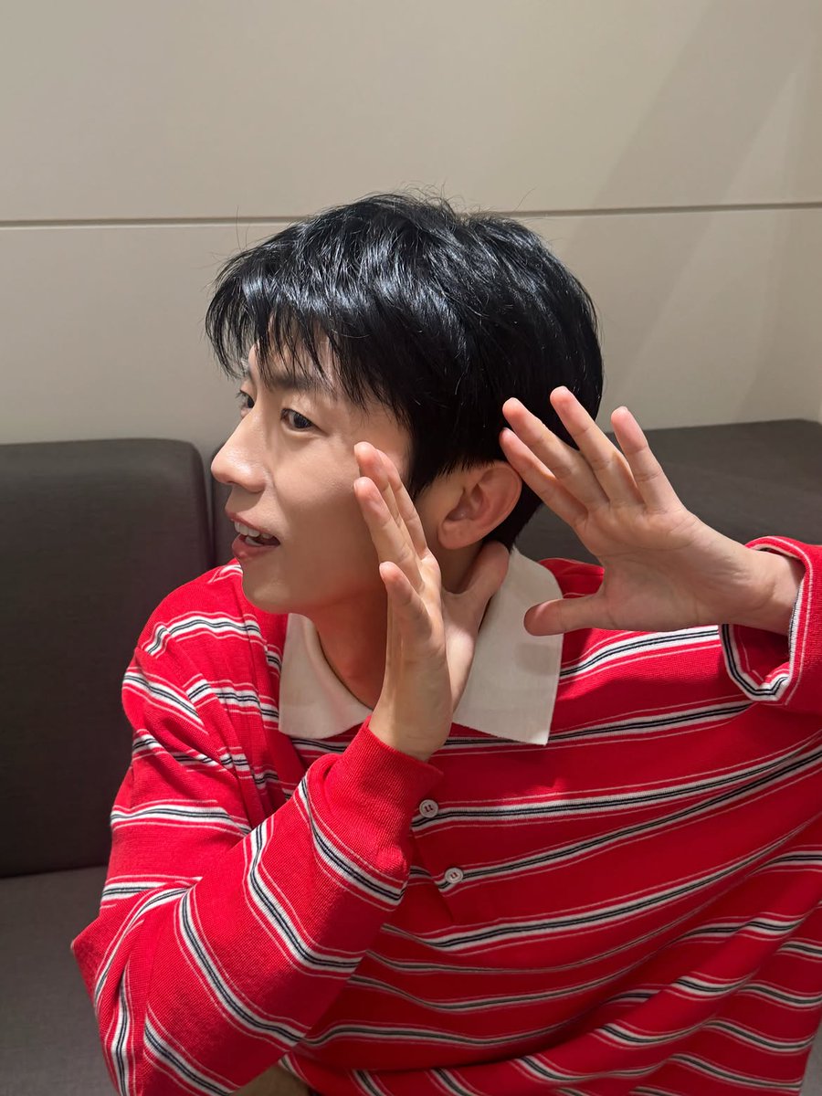 Kkorepo's tweet photo. 「#2PM」#ウヨン、「プロデューサーになる方法」とは？…赤ボーダーで少年美全開
🔗https://t.co/opbF3bvtCG https://t.co/udqPnGxgNo