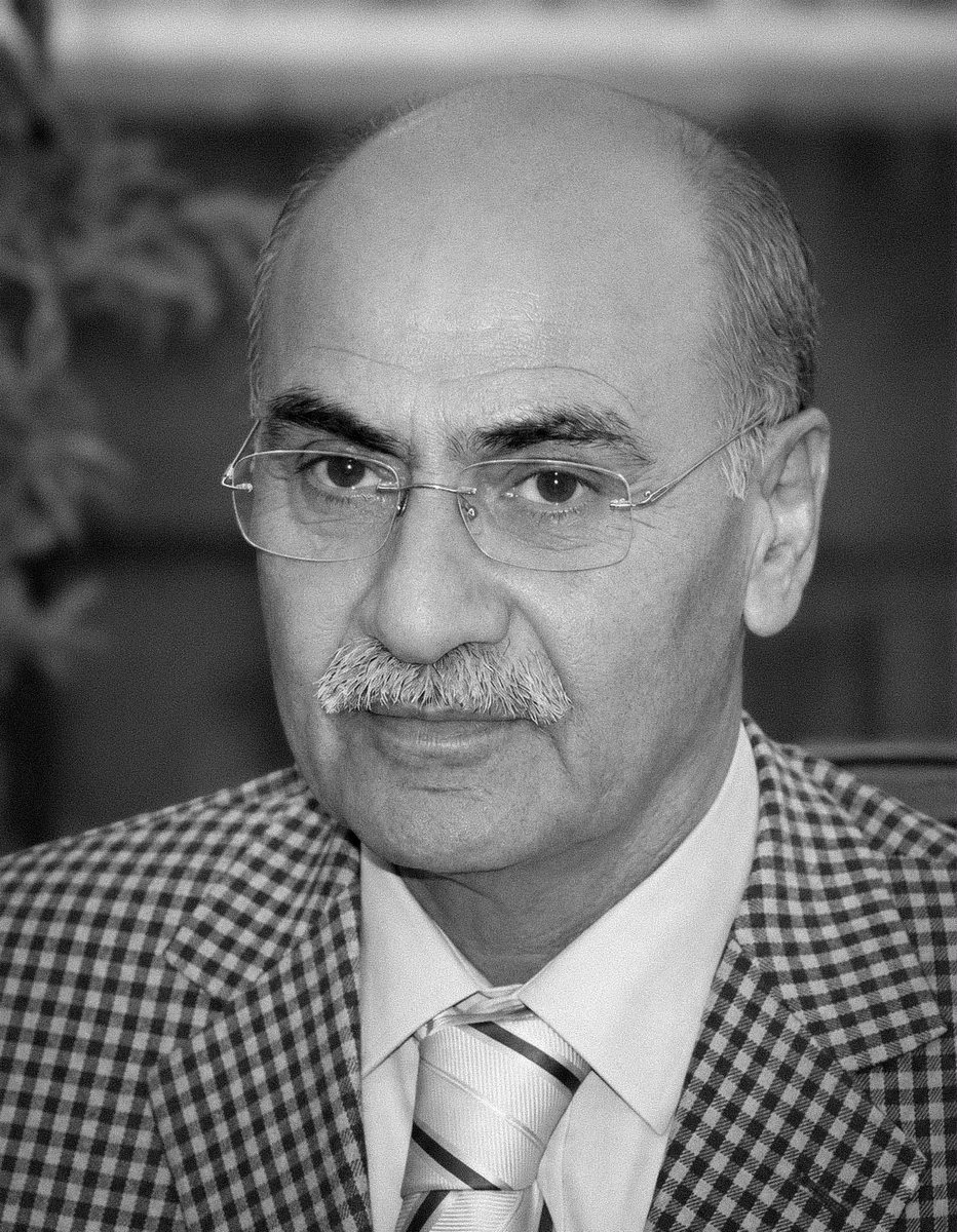 TeomanZeydan's tweet photo. Bazı insanlar hayattan ayrılır, fakat hayatınızdan hiç çıkmaz.

Bir babanın ardından geriye yalnızca hatıralar kalmaz; öğretiler, alışkanlıklar, sözler ve insanın hayatına yön veren bir duruş kalır.

H. Mustafa Zeydan da geride, kendisini tanıyanların hafızasında güzel hatıralar; ailesinde ise nesilden nesile aktarılacak kıymetli değerler bıraktı.

Aradan geçen 15 yıl, yokluğunu değiştirmedi. Ancak zaman, onun hayatımıza kattığı değerlerin kıymetini daha iyi anlamamıza vesile oldu.

Bugün adı anıldığında hâlâ aynı saygı, aynı sevgi ve aynı özlem duyuluyorsa; bir insanın ardında bırakabileceği en büyük miras da budur.

H. Mustafa Zeydan’ı vefatının 15. yılında rahmet, minnet ve özlemle anıyorum. 

Mekânı cennet, hatırası daim olsun.

#MustafaZeydan
