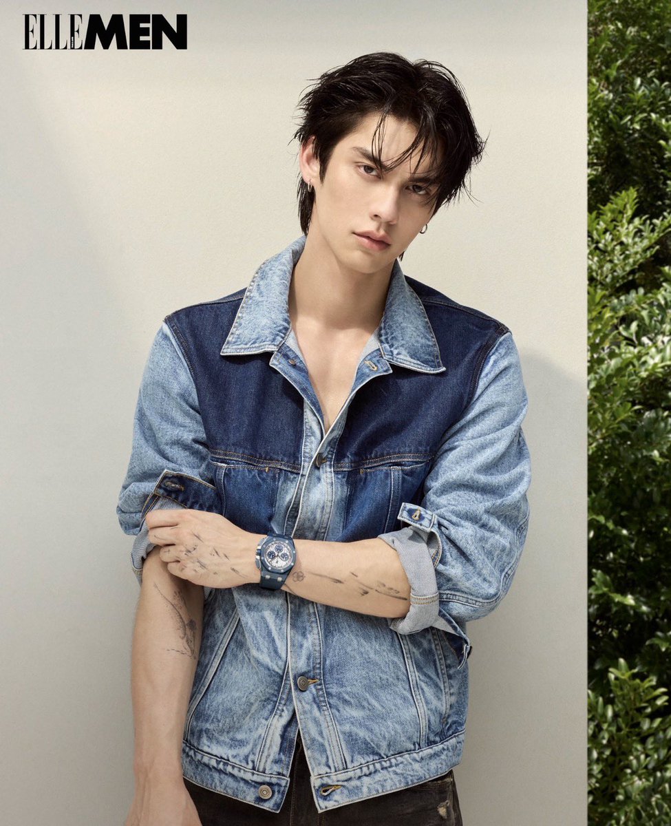 taxi7474's tweet photo. Brightくんの表情も⌚を魅せる力強い腕ももちろんなんだけどタトゥーのコラボレーションが本当に美しくてかっこ良くて甘いため息しかでない🥹

#AudemarsPiguetxBRIGHT
#brightvc 
cr. ELLE MEN Thailand https://t.co/qIP5L3Atfj