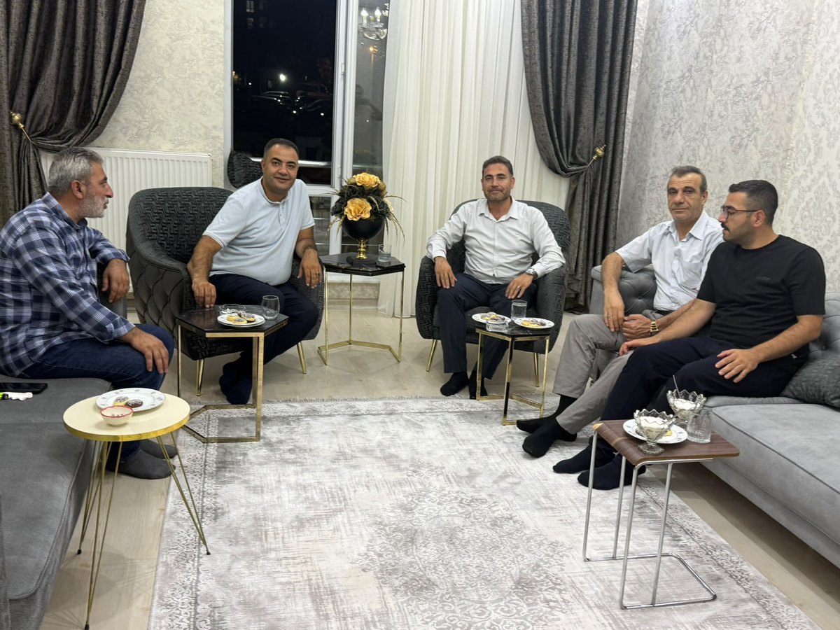 hudaParShtkamil's tweet photo. İlçe Başkanımız Sayın Adem Kılınç ve beraberindeki heyet, Ramazan Polat kardeşimizi evinde ziyaret etti.

Misafirperverliği için teşekkür ediyoruz.
#HÜDAPAR #Şehitkamil https://t.co/LvvZxF9aHk