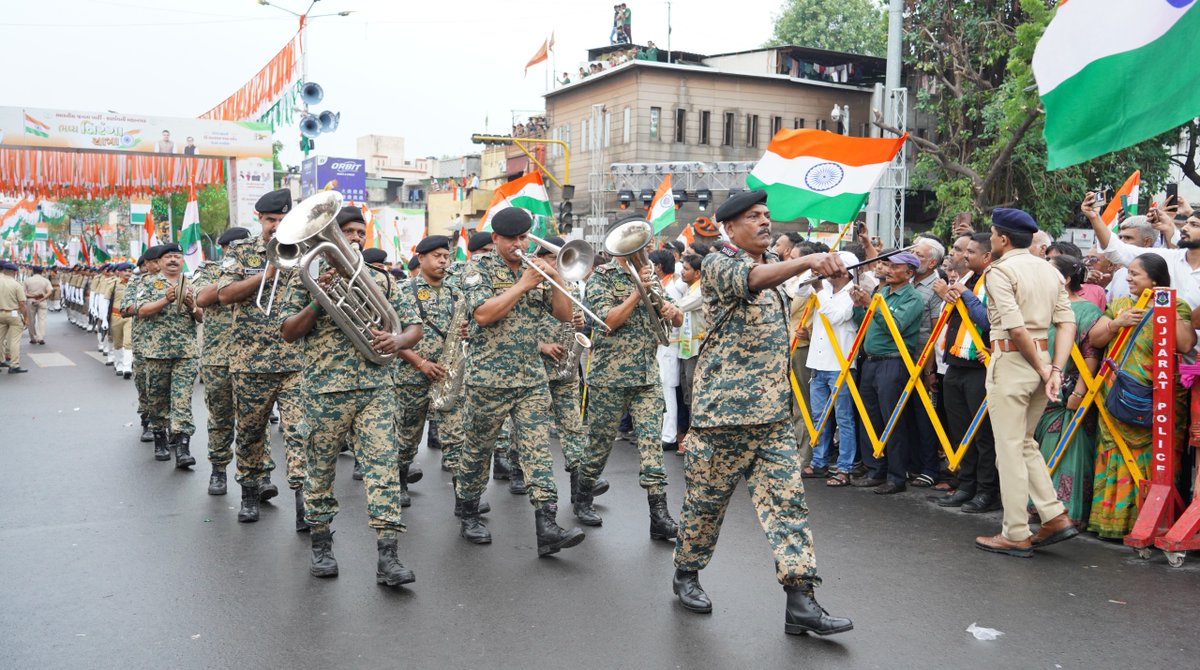 BSF_Gujarat's tweet photo. “𝙏𝙞𝙧𝙖𝙣𝙜𝙖 𝙔𝙖𝙩𝙧𝙖 2026: 𝘼𝙝𝙢𝙚𝙙𝙖𝙗𝙖𝙙 𝙐𝙣𝙞𝙩𝙚𝙨 𝙞𝙣 𝙉𝙖𝙩𝙞𝙤𝙣𝙖𝙡 𝙋𝙧𝙞𝙙𝙚.”

BSF Gujarat proudly participated in the TirangaYatra organised in Ahmedabad on 12 August 2026 as part of the Independence Day celebrations under #HarGharTiranga2026, in coordination with the Police and Civil Administration.

The Yatra was flagged off by the Hon’ble Deputy Chief Minister of Gujarat, Shri Harsh Sanghavi, symbolising unity and national pride.

The BSF Band enthralled the gathering with stirring patriotic melodies, while the disciplined march-past drew enthusiastic applause and showcased the spirit of service and dedication of the force.  

#TirangaYatra2026 
#HGT2026
 #TirangaRally
 #CultureUnitesAll
 #NationFirst