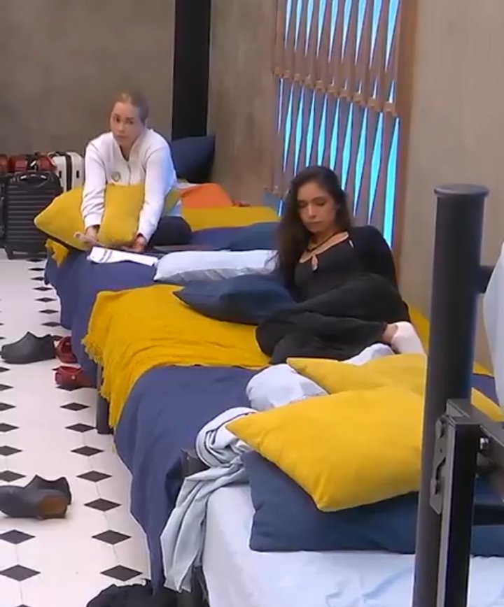 odaliscaroquera's tweet photo. En #Serio que #Bien hizo la #Turbia #Produccion en quitar la #Cama de #Michelle y pasarse a la #Cama que dejó #Jazmin como la #Turbia #Produccion se enfocaba más con las #Divas se agradece la #Paz poca #Tranquilidad del cuarto las #GuapasdelBarrio . https://t.co/b94vN9zdEv