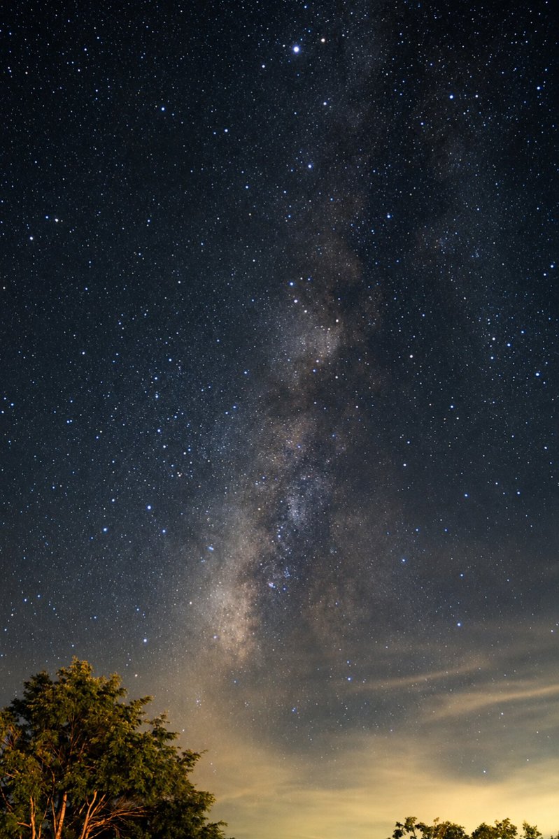 jerry_apex's tweet photo. 8/12 23：00

不知道為什麼， 每次看到這麼漂亮的星空，心情都會平靜很多。

望著整片星海發呆， 暫時把生活裡的壓力和雜念都丟到一旁。

大概這就是我一直很喜歡看星星的原因吧 

Ps.這次英仙座流星雨都顧著拍照 都沒認真看... https://t.co/izuPXebGFM