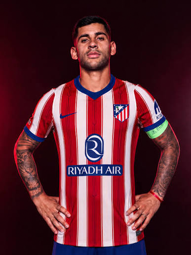 NextMoveFC's tweet photo. @FabrizioRomano 🚨 HERE WE GO: Cuti Romero to Atlético Madrid!

🇦🇷 Position: CB | Age: 28 📋 Deal: €40m package deal with Spurs retaining a 15% sell-on clause.
Perfect fit for Diego Simeone’s backline after Flick's Barça passed. Big upgrade for Atleti? 💬👇
#Atleti #Spurs #Transfers https://t.co/BQG86f6Jdk
