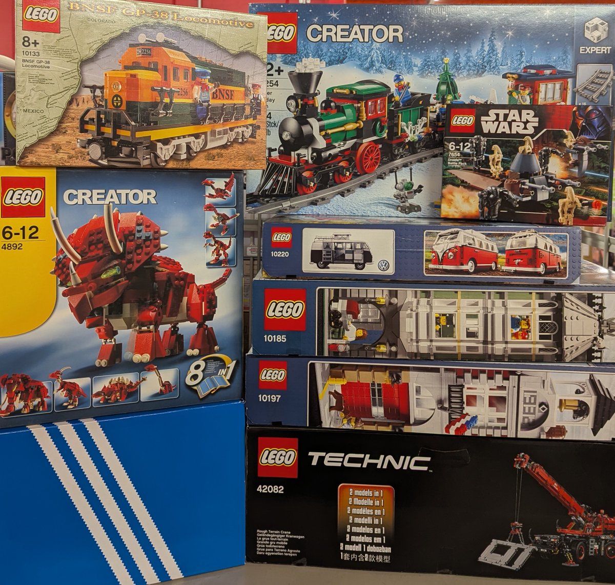 ToySahra's tweet photo. 【まんだらけSAHRA通販情報】
本日20時より\ LEGO /大量通販アップします！
写真の物はごく一部
古い物新しい物大きい物小さい物ほしいものがきっとある！

通販ページはこちら↓
https://t.co/CUlZoCRY0r
#まんだらけ #まんだらけSAHRA #LEGO https://t.co/zvAzgyrV3j
