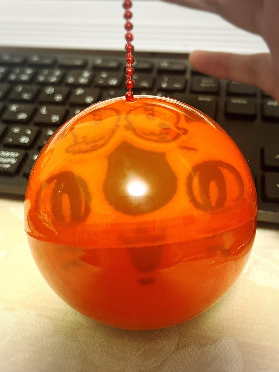 p_247247_b's tweet photo. ラメアクリルキーホルダー、開けたら紙が2枚入ってたんだけど、これって誰かが入ってないのかもな…って心配( ´•ᴗ•ก )💦

セイレーンちゃんへの気持ちが歪んでいるので、カプセルに閉じ込めちゃうのもアリだな…？って魔改造してしまった
ごめんね
でも汚れたりかすれたりしなくて良さそうだなって https://t.co/epsivFZ1vB