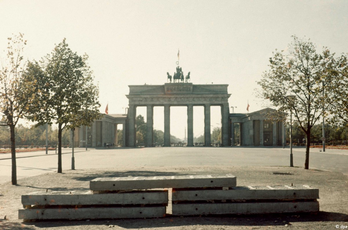 GermanEmbassy's tweet photo. 65 years ago, construction of the Berlin Wall began.

In the early hours of the morning, barbed wire fences were erected, tearing families &amp; friends apart.

The wall that divided not just Berlin, but the country in two, was brought down by a peaceful revolution 28 years later. https://t.co/Q6gyPw4hgo