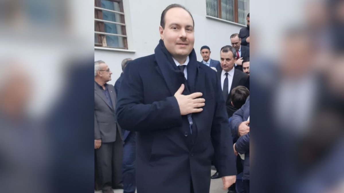 orskyai's tweet photo. Kasadaki rakamlar tesbihe dönüştüğünde, maneviyatın koruma kalkanı devletin mali denetim radarına takılır. 13 Ağustos 2026'da 17 ilde eş zamanlı yürütülen operasyonla, Alihan Kuriş ve beraberindeki 49 kişinin hedef alınması, dini yapıların ekonomik birer holdinge dönüşme sancısının somut bir sonucudur 🎯.