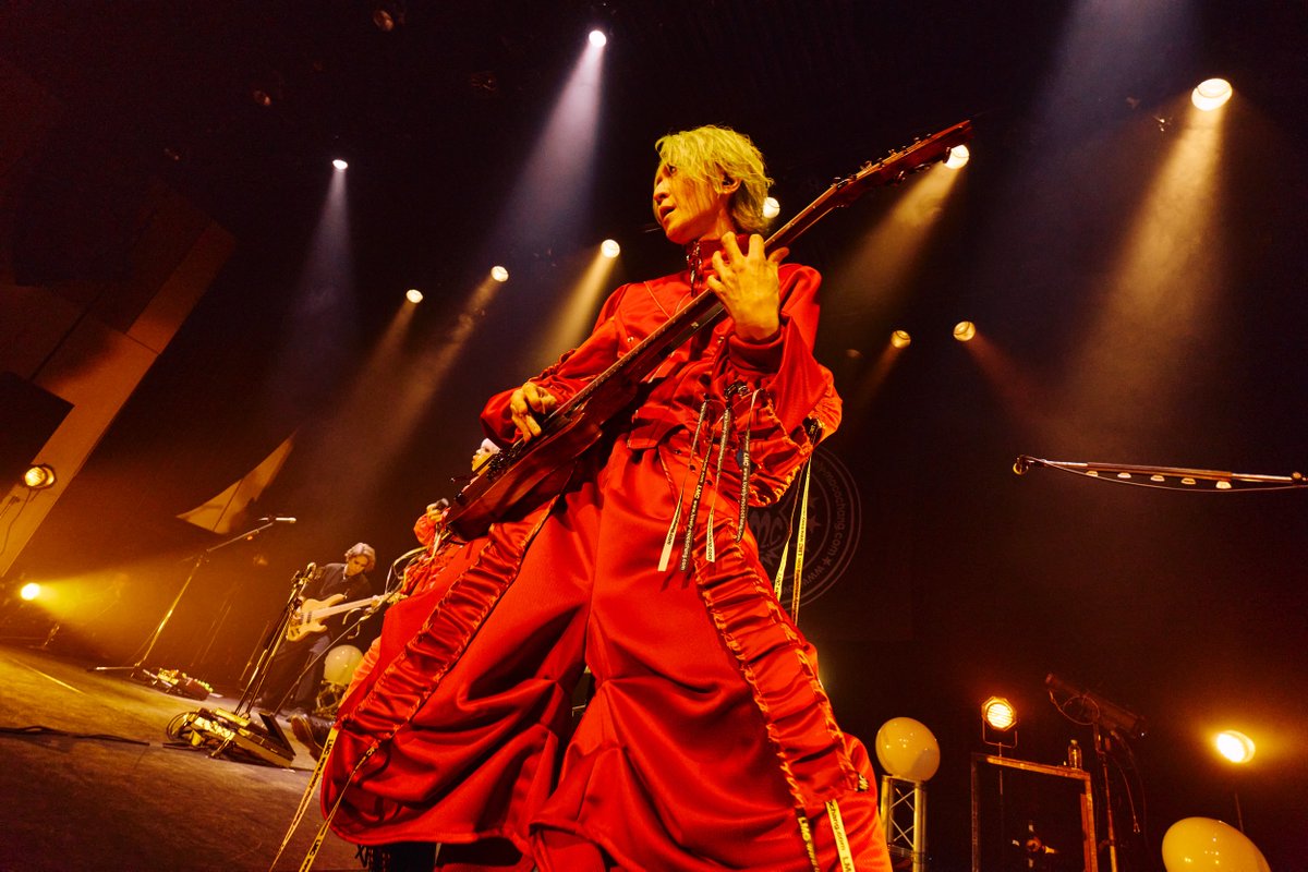 barks_news's tweet photo. 【ライヴレポート】LM.C、maya誕生日公演＜Buck Moon＞に20年のバンド史上最高に派手な姿「カッケーだろ」

https://t.co/yC2IFdCG5J
#LMC https://t.co/eKhRs7dapf