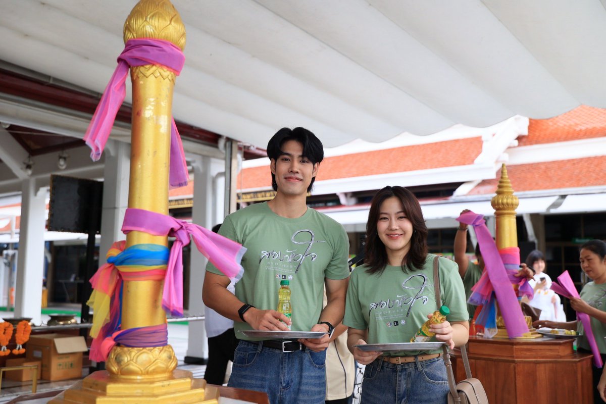 TrendyUpdate_th's tweet photo. “ณเดชน์-เจมส์ มาร์-อแมนด้า” แท็กทีมบวงสรวง “สองหัวใจ” พร้อมฟาดเดือดคืนนี้ 11 ส.ค.
🔗: https://t.co/aUfvRcbUgZ
#สองหัวใจ #Brothers #nadech #kugimiyas #jamesma #amandaobdam https://t.co/NaSjSLcE3P