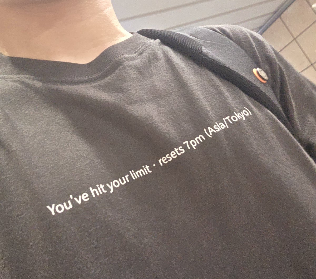 sugiken_bike's tweet photo. Claude 使ってるみんなにオススメのイケてるTシャツ https://t.co/yHbhdFIDkO