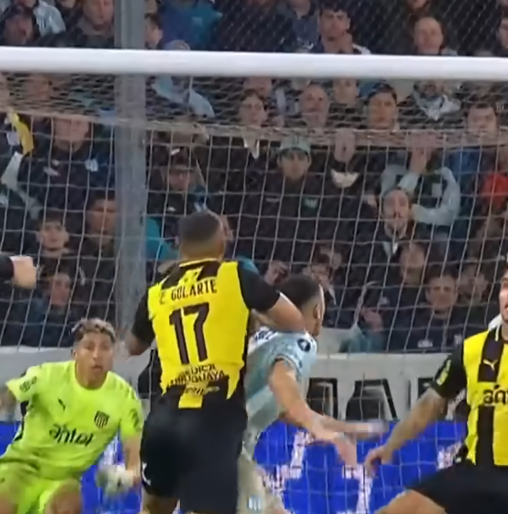 RodriVidaal's tweet photo. No penal / Penal

JAJAJAJJAJAAJJA, la diferencia de  ser del pais protegido de la FIFA.

Por eso mismo a  los equipos Uruguayos les cuesta llegar lejos en lo internacional. https://t.co/CeNY3PHbEe
