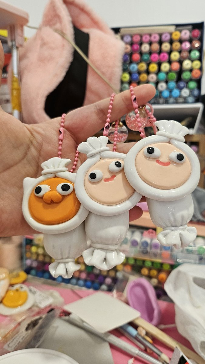 dilladontdodat's tweet photo. Saja nk inform wlupun xde sape tanya Ive been making these silly fidget spinner bertemakan pocong
handmade sendiri guna polymer clay

Sesuai buat spin malam2 time tgh sorg2.

https://t.co/bBu219fbbu https://t.co/6gpr3WqQND