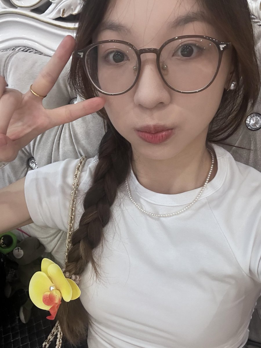 DebbieWhal86139's tweet photo. 20➕的女大真的还会有男孩子喜欢嘛 https://t.co/iDO0pO5ItH