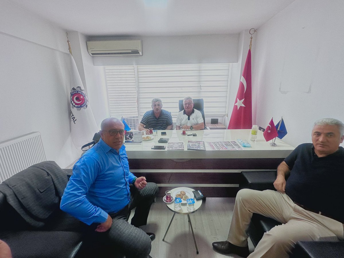 CoskunIcoskunfb's tweet photo. Türk-İş Ege bölge başkanımız Hayrettin  Çakmak,Denizli ilimizde örgütlü olan şube baskanlari ve bölge temsilcileri ile yapılan toplantılarda güncel konular ve ileriye dönük istişarelerde bulunulmuştur.
#kristalişsendikası
#türkiş https://t.co/KdlWhHccN9