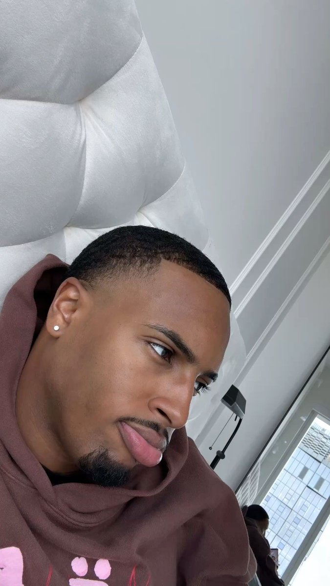 JustCasper_2's tweet photo. Big facts about guys with Big lips? https://t.co/ViLWBqBErg