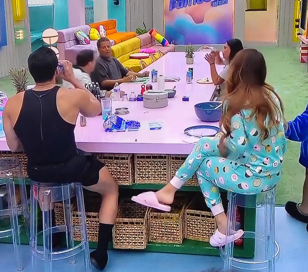 Lovicesa1's tweet photo. Bri vio a Masadd muy cerquita de su chicuela y ya fue a plantarse en medio 😂😂😂😂 #Brianet #LaCasaDeLosFamososMéxico https://t.co/5qVmwv2Nvu