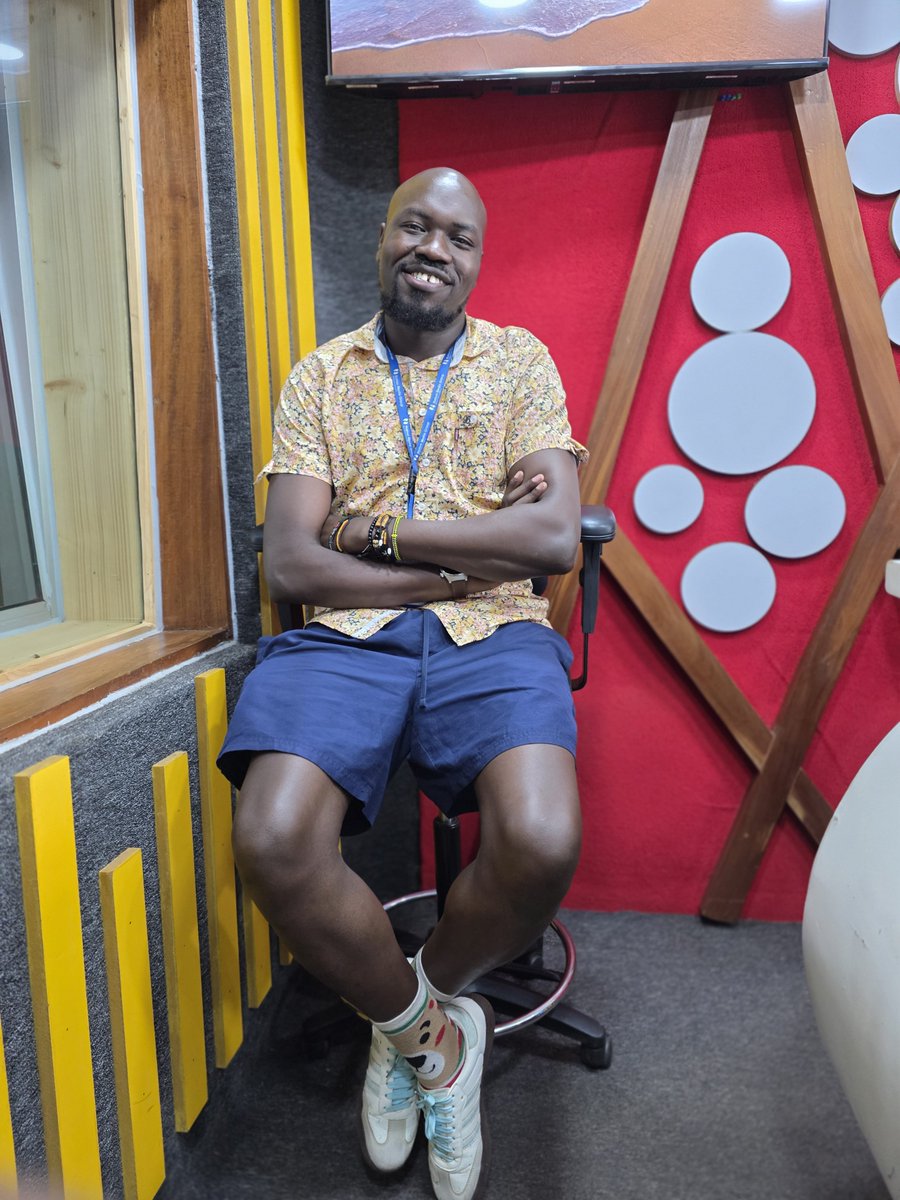 933kfm's tweet photo. Mandem decided to show up in shorts and floral shirt 👊 https://t.co/gLNC85LJuQ