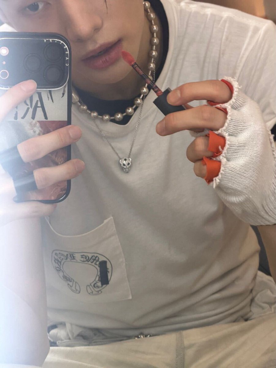 hyunjinpost's tweet photo. hynjinnnn instagram update https://t.co/RSRD0X4T4v