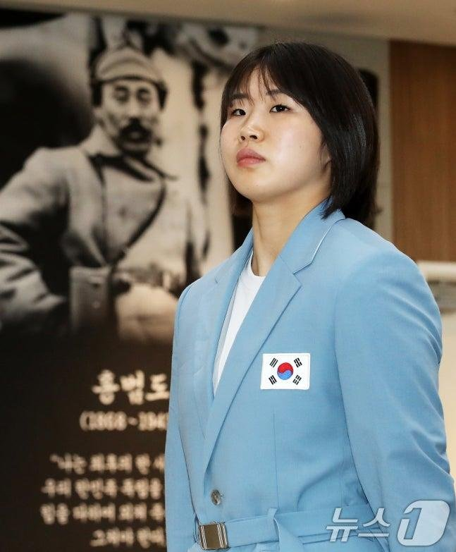 lmc8710's tweet photo. 독립투사 자손 피는 못속이는 사례

허미미

독립투사의 자손인줄모르고

일본에서 자람

일본 와세다 대학에서 유도를하며

일본 1위찍음

할머니가 너는 독립투사의 자손이라며

너의 할아버지는 허석이고

대한민국의 국가대표를 하라

유언

허미미는 일본의 모든 좋은조건을

뿌리치고

한국으로 귀화 파리올림픽

은메달을 땀

포부가 올림픽에서 꼭 금메달을따서

허석 할아버지 묘에바치겠다 인터뷰

지금은 독학으로 한국어를 배워

한국에서 생활