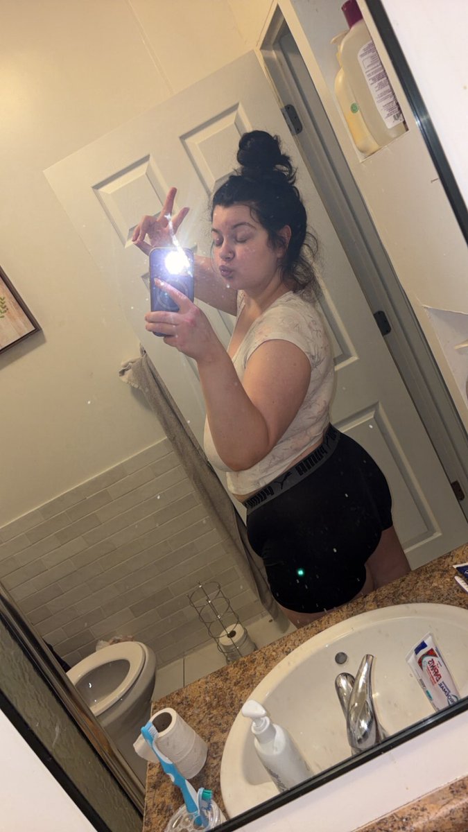 ArielleKaelyn's tweet photo. Be a good boy and let me drain your wallet . no scammers!!
Throne is in my posts. 
#payme #findom #goodboy https://t.co/u5xcoRfWO6