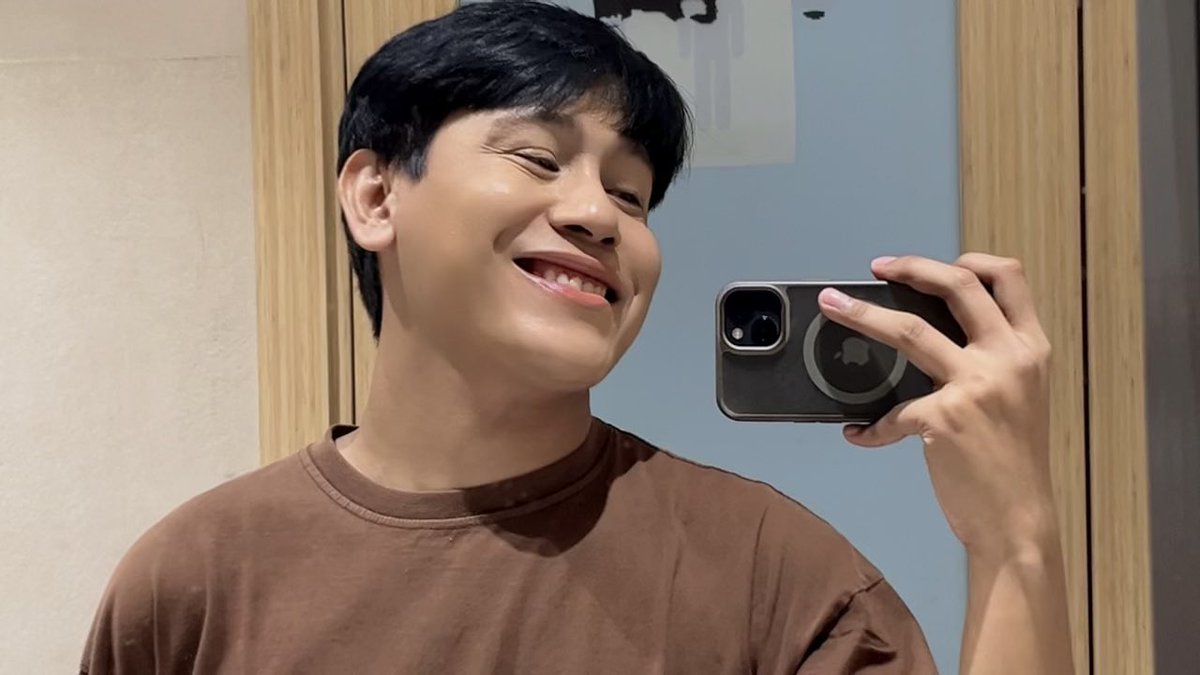 letsbuildurkur's tweet photo. back to my black hair era(?) https://t.co/WKqvjHlstS