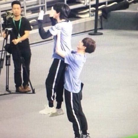 myanghao68's tweet photo. 준잇은 연상이 연하를 가볍게 들어올릴 수 있다는 점에서 정의가 끝남 https://t.co/rOSg0duMck