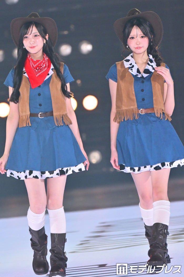 modelpress's tweet photo. 【💖関コレ2026A/W💖】

≒JOY市原愛弓＆山田杏佳
カウガール風のミニ丈衣装着こなし

「新鮮で可愛すぎ」
「双子みたい」と反響続々

📸高画質写真
https://t.co/6qmyGoahjA

#関西コレクション https://t.co/banmEPn8Cb