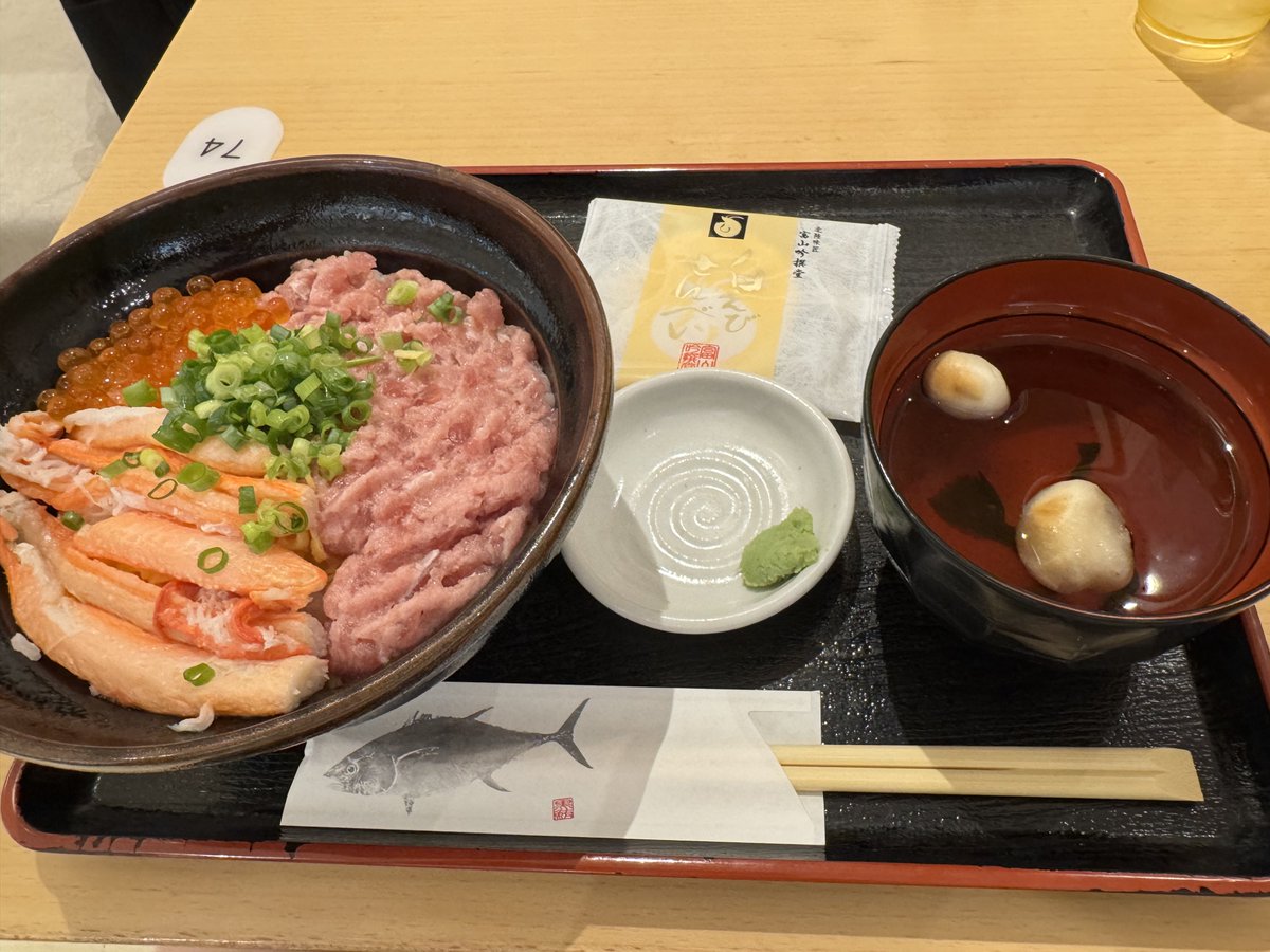 coji__chan's tweet photo. バースデーボーイお祝いしてる https://t.co/aVgIkHBKCL