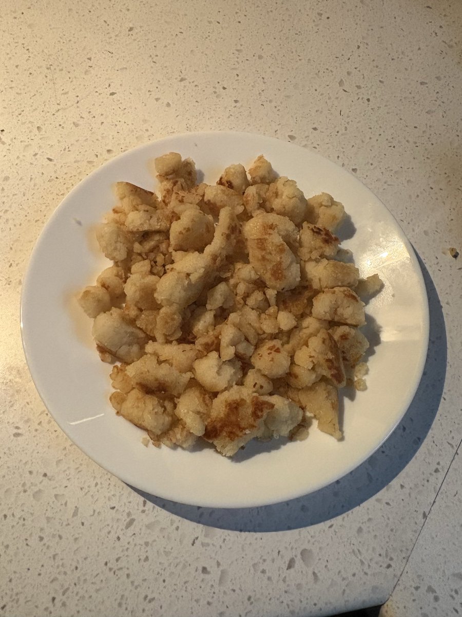 insectifyy's tweet photo. ts is deadass the meal i had today just some straight up bullshit failed attempt at scrambled pancakes 😭 ban me from the kitchen https://t.co/FVIq33Mdbi