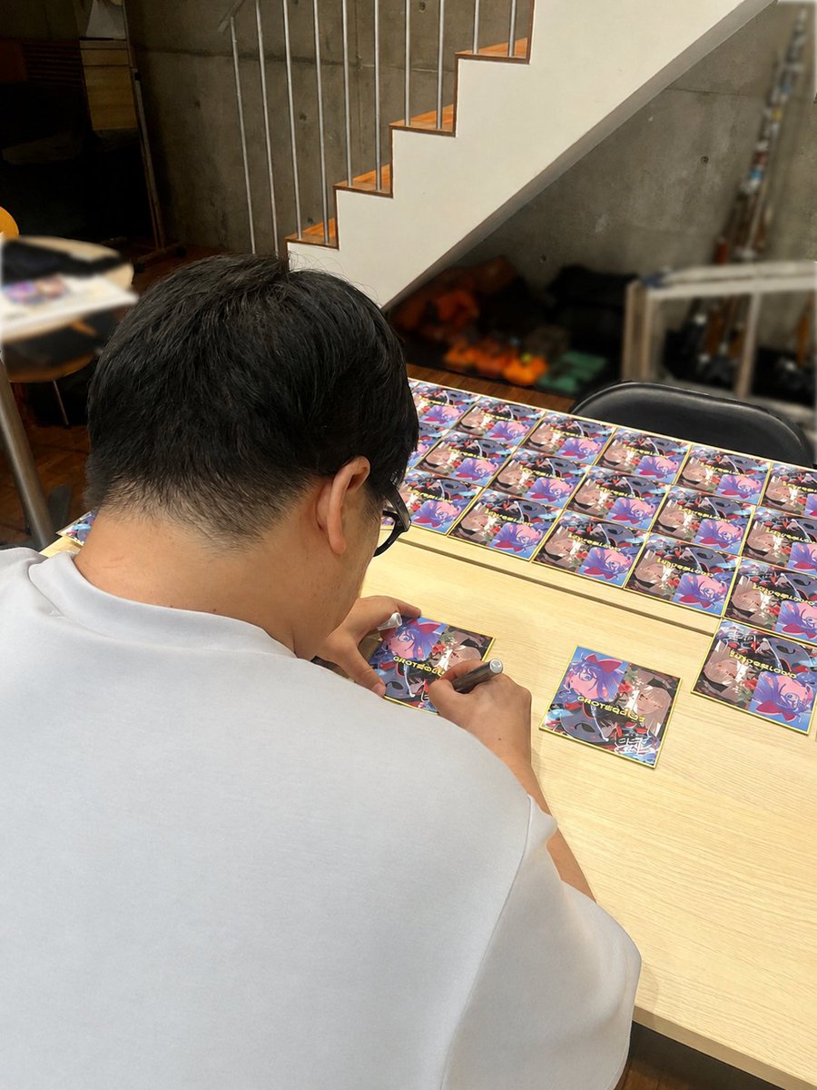 grotesqqque's tweet photo. ＼ 8/15(土)・8/16(日)／
#コミックマーケット108 会場にて
#錦織敦史 監督 複製サイン入り
色紙つきムビチケ前売券（カード）発売！
 
一部色紙には監督直筆のサインが！
ぜひゲットしてください！！
 
📍東京ビッグサイト
　  南3・4ホール No.2522
 
#GROTESQQQUE
#QTG123
11.6 ғʀɪ ʀᴏᴀᴅꜱʜᴏᴡ
 
#コミケ #C108