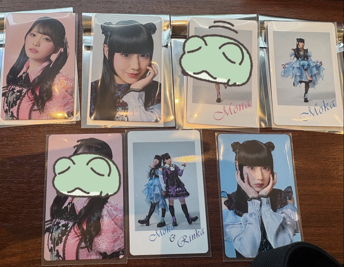 phan_mochi00's tweet photo. ふぁんとむらんど　交換
トレカ

【譲】画像のもの（🐸を除く）
【求】🤍（ペアでもソロでも）

本日横浜、あるいは8/29のリリイベにて手渡し交換希望です。よろしくお願いいたします。 https://t.co/dp2p04gVT0