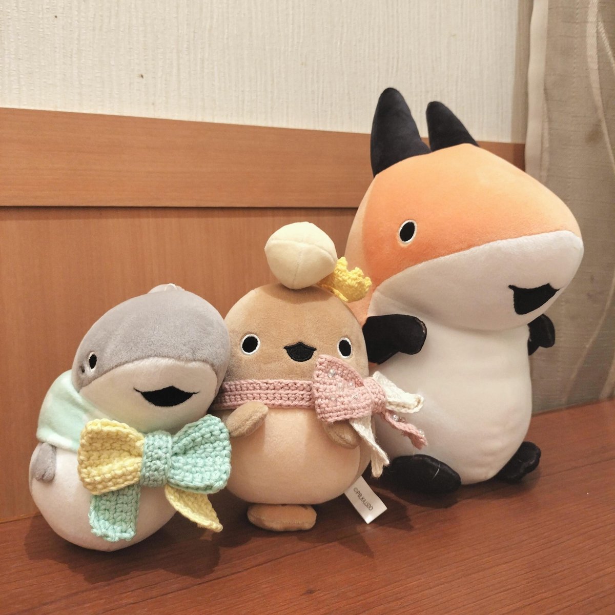mochameloshark's tweet photo. コラボカフェと1回目の戦利品🦈
こやーんと同席したよ🦊
特典はとかげちゃんコンプしちゃった💙😆嬉しい💙
#おでかけ子ザメ展 https://t.co/ibWLzVVFeP