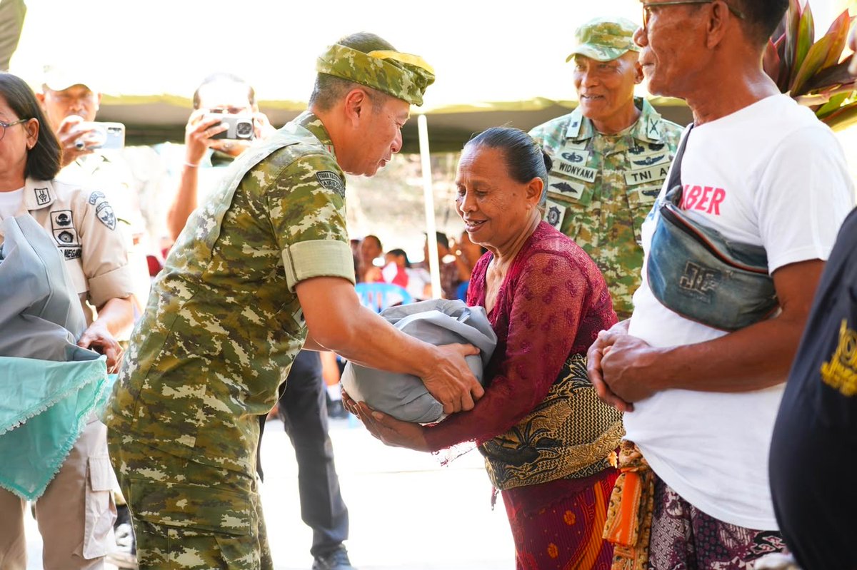 Kodam9Udayana's tweet photo. Wujud Nyata Pengabdian TNI AD untuk Masyarakat Buleleng, Pangdam IX/Udayana Resmikan Jembatan Garuda
#KodamIXUdayana #PangdamIXUdayana #JembatanGaruda #Buleleng #Seririt #Lokapaksa #Ringdikit #TNIAD #TNIHadirUntukRakyat #KemanunggalanTNIRakyat #GotongRoyong https://t.co/berynHWmPL