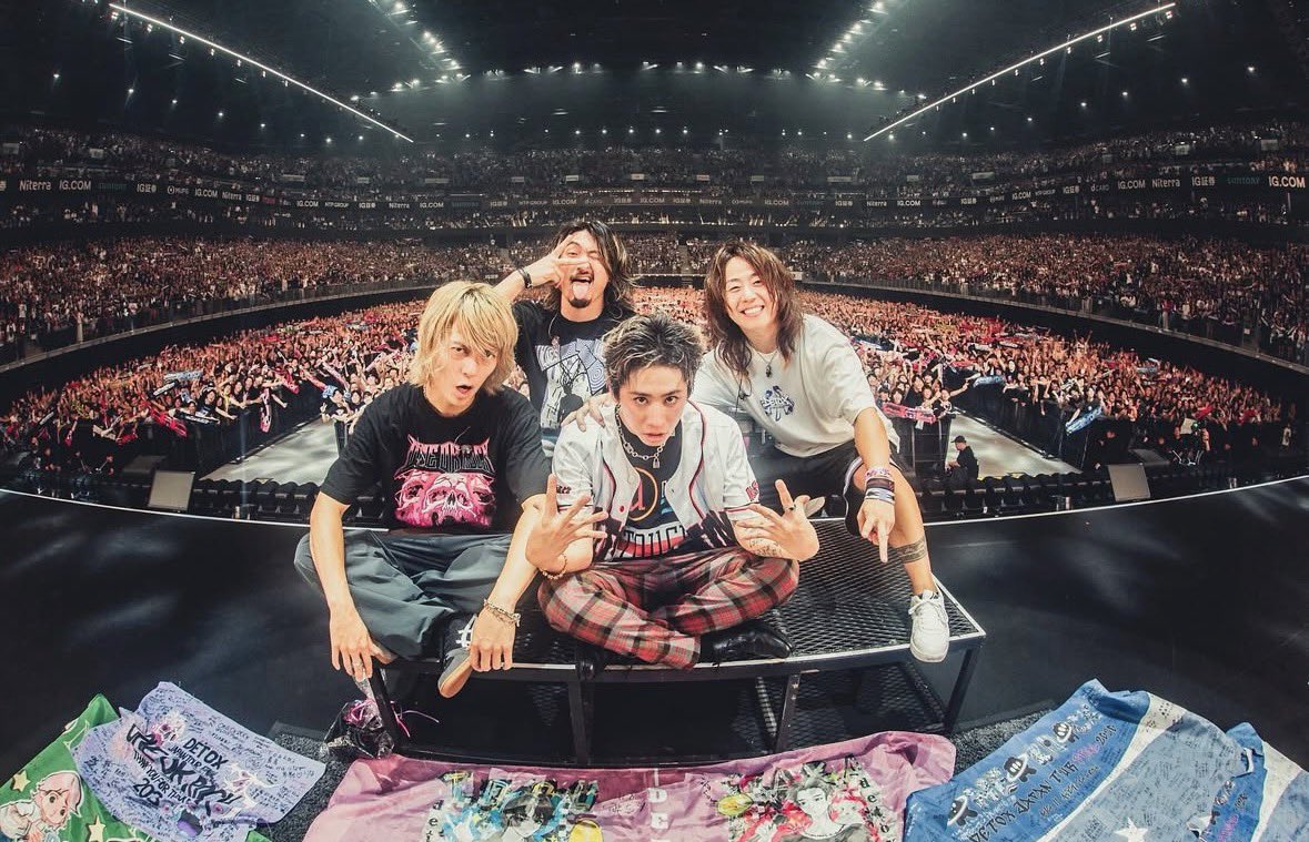 minn_062's tweet photo. 人生で初めて行ったワンオクのライブが
2019アイオブの静岡エコパアリーナ。
なんかその時の感じと似てた感じがする。

スタンド席からだけど、ワンオク達がしっかり見える感じ。
ワンオク達もファンの顔が見える距離。

あの時からもう約7年くらい経ってると思うと色々考えてしまって号泣だった https://t.co/u8Nt2KBDsK