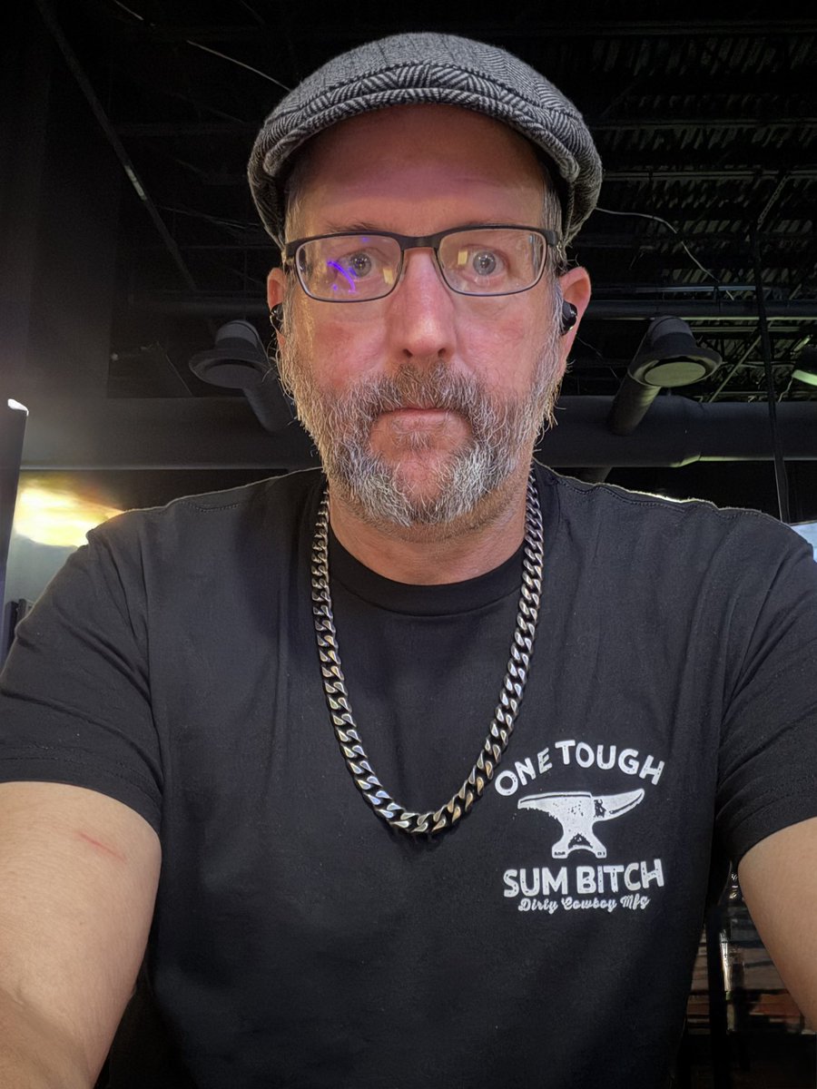 sagewithaflaw's tweet photo. Chilling out before my Austin &amp; Dallas trip tomorrow.  #nevergiveup #kfg https://t.co/UfmySlpN3E