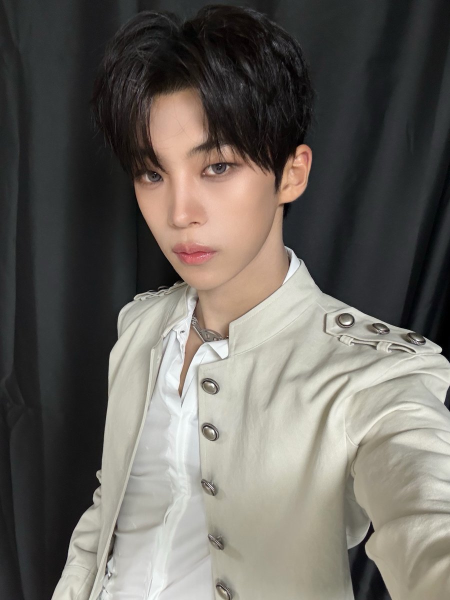 idntt_cosmo's tweet photo. 평생 잊지 못할 행복한 추억 쌓아줘서 고마워🫶

#idntt #아이덴티티
#unevermet #김도훈 #kimdohun https://t.co/AWdnERZa47