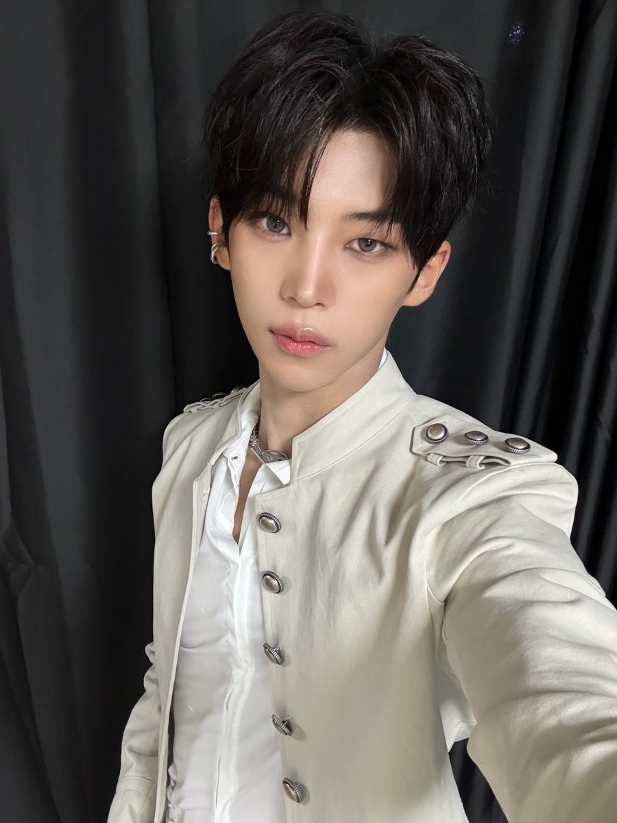 idntt_cosmo's tweet photo. 평생 잊지 못할 행복한 추억 쌓아줘서 고마워🫶

#idntt #아이덴티티
#unevermet #김도훈 #kimdohun https://t.co/AWdnERZa47