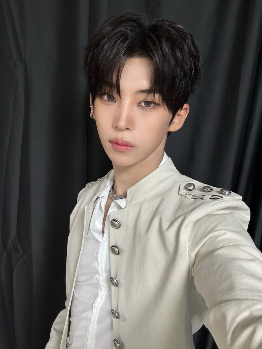 idntt_cosmo's tweet photo. 평생 잊지 못할 행복한 추억 쌓아줘서 고마워🫶

#idntt #아이덴티티
#unevermet #김도훈 #kimdohun https://t.co/AWdnERZa47
