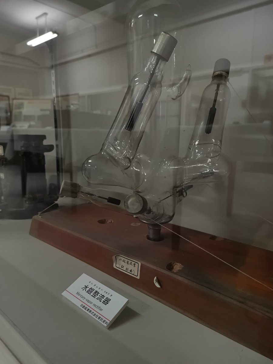 shuminchuuu's tweet photo. 使うことを禁じられた「水銀整流器(Mercury Arc Rectifier)」
実物(の水銀抜き)初めて見たぜ。
#Teson https://t.co/9XBtkuajrB