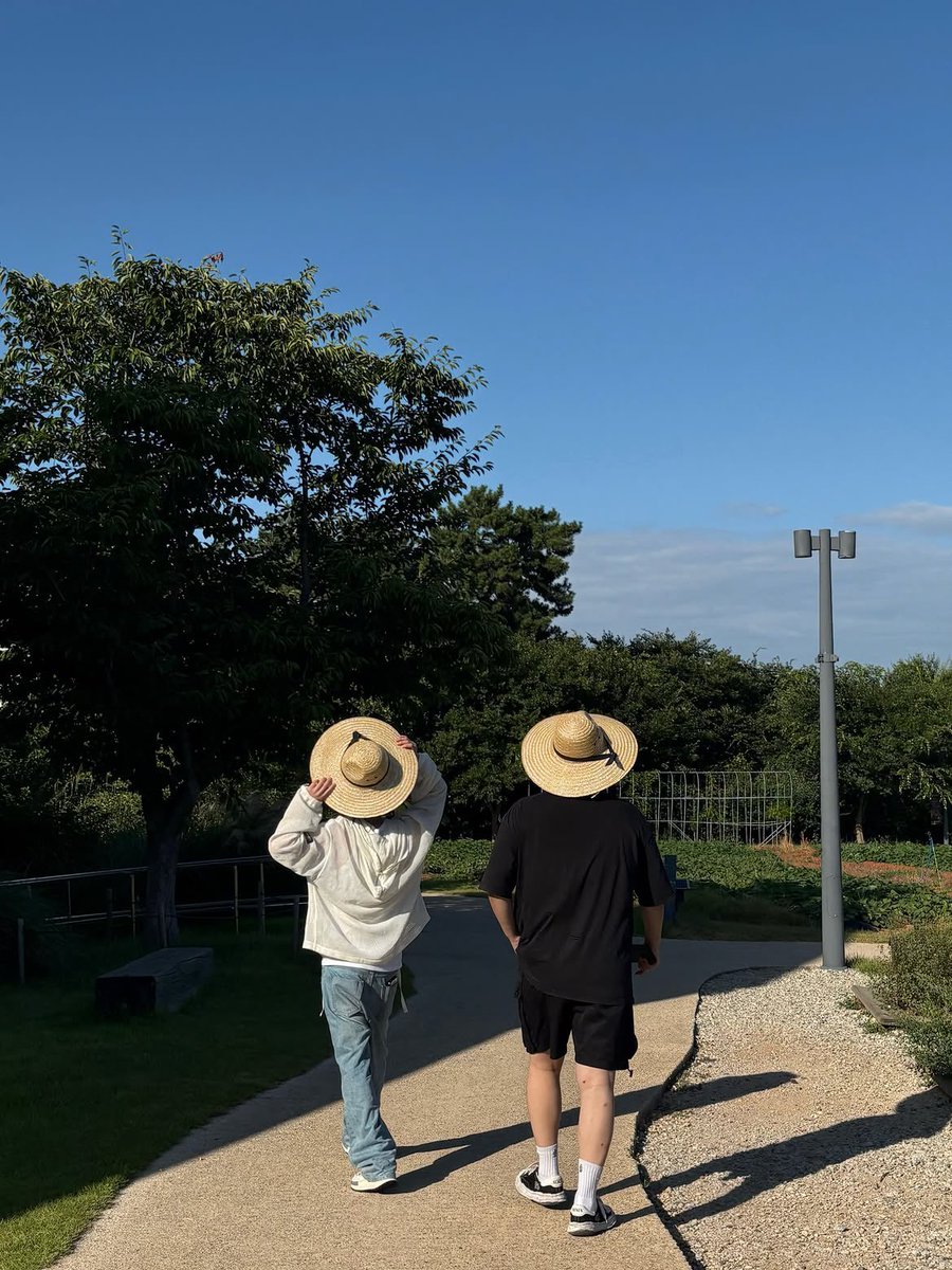 2FOR7_JINHWAN's tweet photo. [HWANSTAGRAM] IG post 📸
2026.08.13

“วันหนึ่งในฤดูร้อน
ไม่ใช่เชจูนะ”

@iKON_gnani_____ @iKONIC_143
#김진환 #진환 #ジナン #JINHWAN
#คิมจินฮวาน #JAY #iKON https://t.co/NSwQ56tAXV