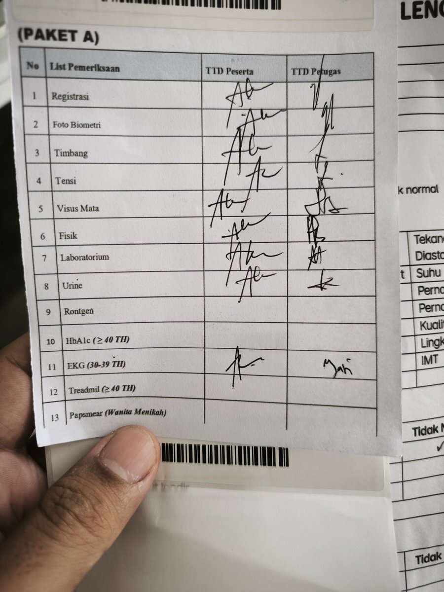 JhievZ's tweet photo. Kemarin MCU tahunan dari tempat kerja.
Pas sesi konsultasi sama dokter, gue bilang suka minum teh setelah makan.
Dokternya bilang: 
"Ga baik pak minum teh setelah makan karna bisa menyerap gizi dari makanan sebelum diserap tubuh.
Lebih ganti dengan minum es jeruk 🍊" https://t.co/s65ik95vj3