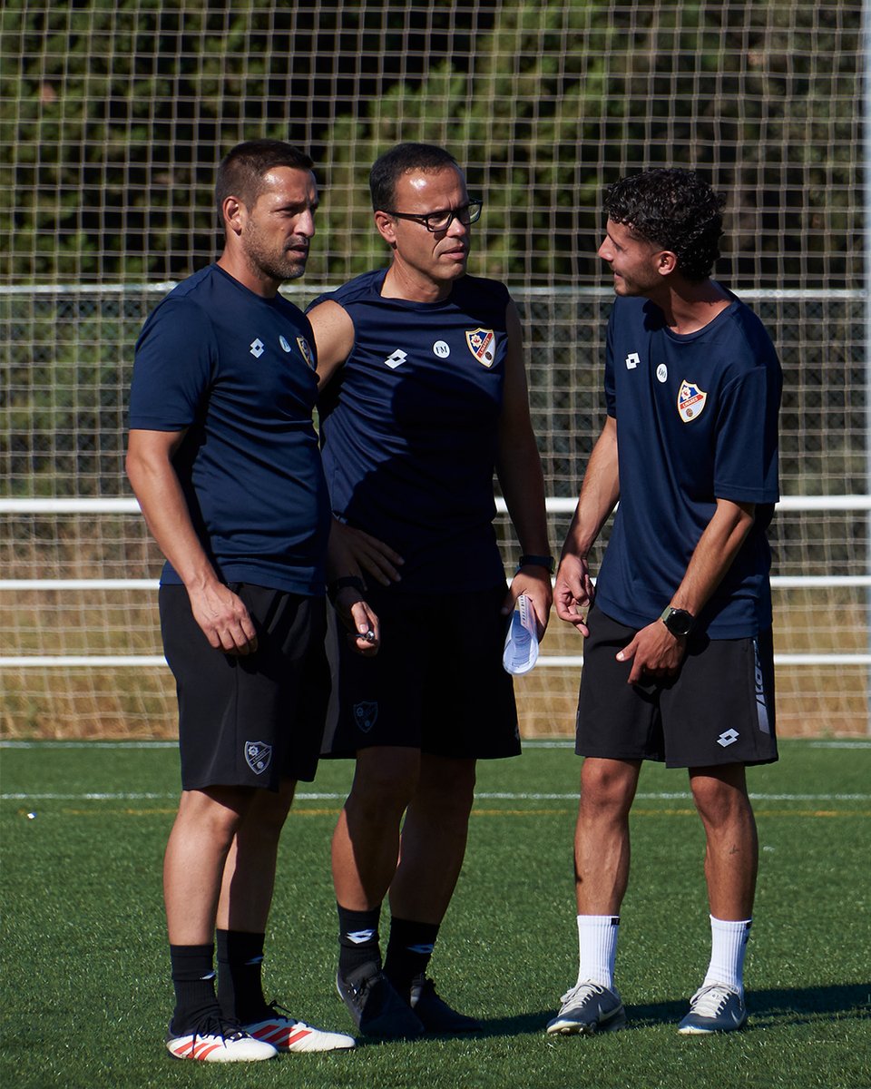 Linares_Dptvo's tweet photo. 💙 Nuestros chicos siguen dándolo todo para llegar preparados al próximo amistoso. ⚽

Poco a poco, seguimos sumando.

#ADN23700 https://t.co/FvXGqI41fs