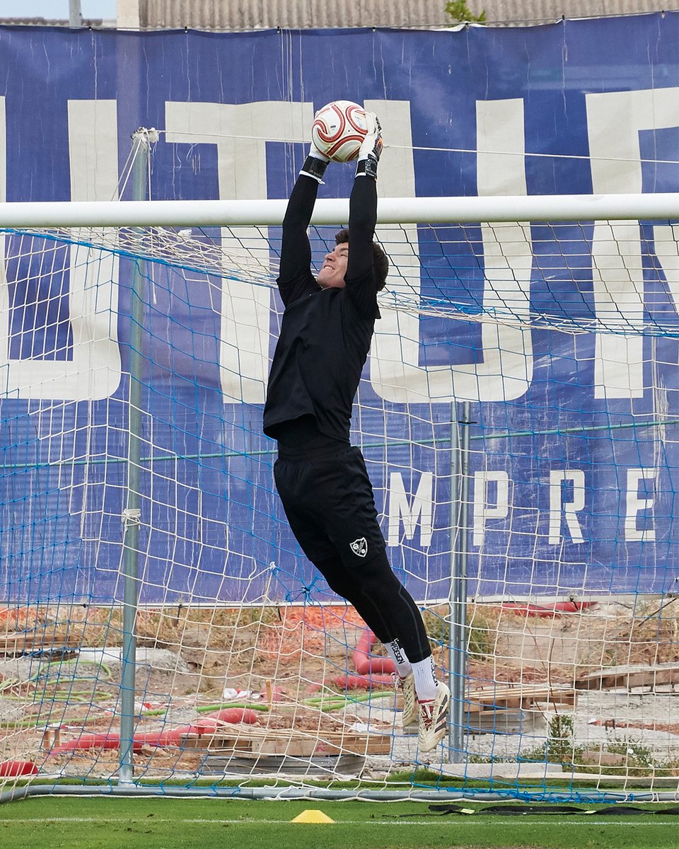 Linares_Dptvo's tweet photo. 💙 Nuestros chicos siguen dándolo todo para llegar preparados al próximo amistoso. ⚽

Poco a poco, seguimos sumando.

#ADN23700 https://t.co/FvXGqI41fs