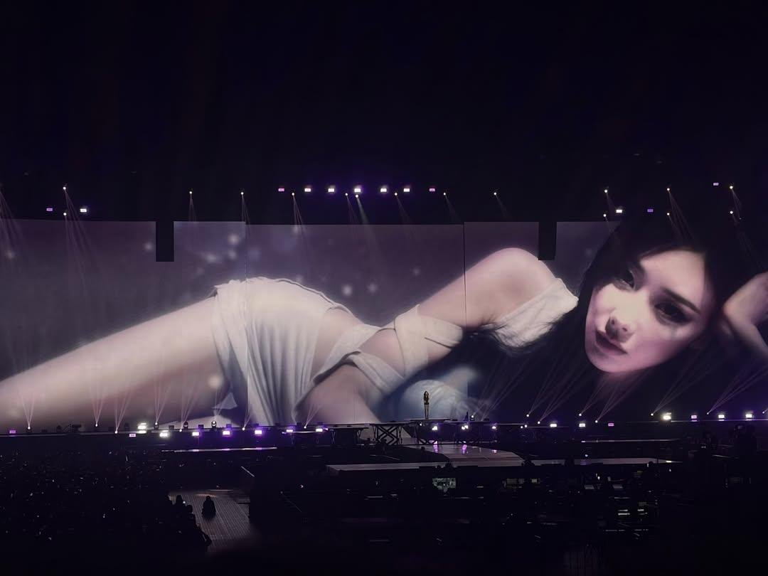 aeriminded's tweet photo. giselle on the big screen https://t.co/TtyBsu59Ww