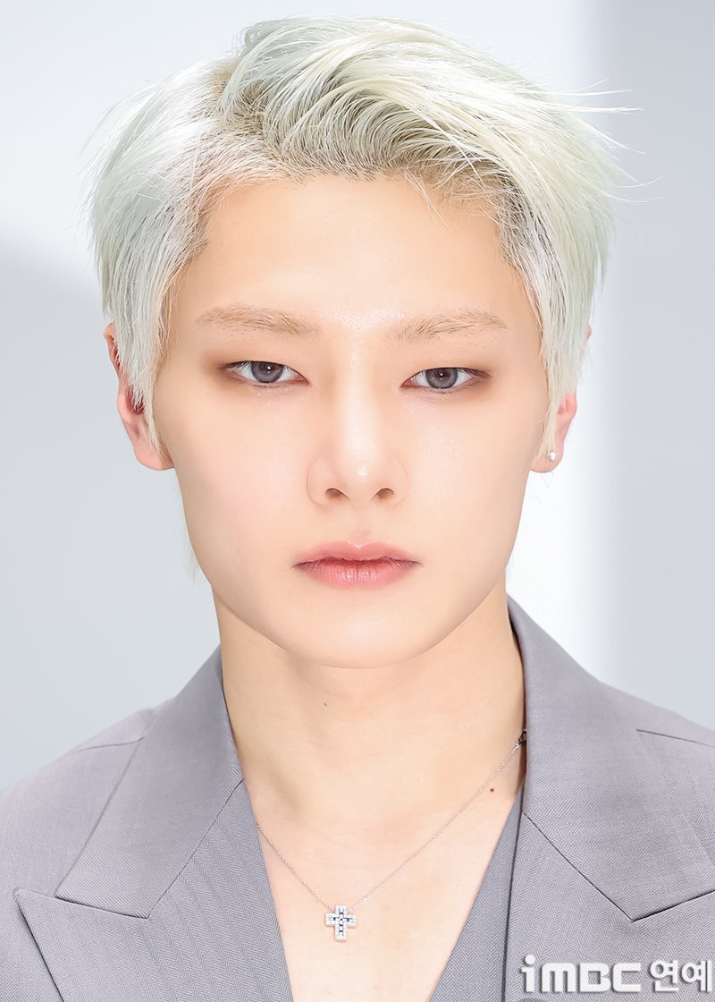 Rocket_SKZ's tweet photo. Peak duality charms 🦊🥰

The scent of a new adventure with I.N 
#I_NxJoMalone https://t.co/Mb9ZugtQkR
