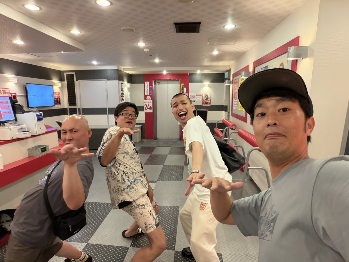 contrastshima's tweet photo. 昨日は初にしてラストの単独でした！

正直単独やろうかってなった時はガラガラで打ち上げも相方と2人なんじゃないかなんて思ってたけどお客さんも沢山来てくれて

ライブ終わりに同期や後輩が集まってくれて最高の1日になりました！！

もし今後やめるってなった人この終わり方最高にいいぞ！！！笑 https://t.co/cO89ViZa5P