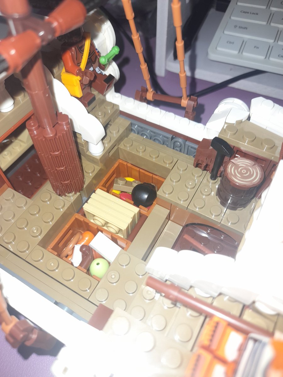 artune_22's tweet photo. Some parts I can actually take off which is quite interesting.....so I can peek inside the lego https://t.co/s1sIonoqyt
